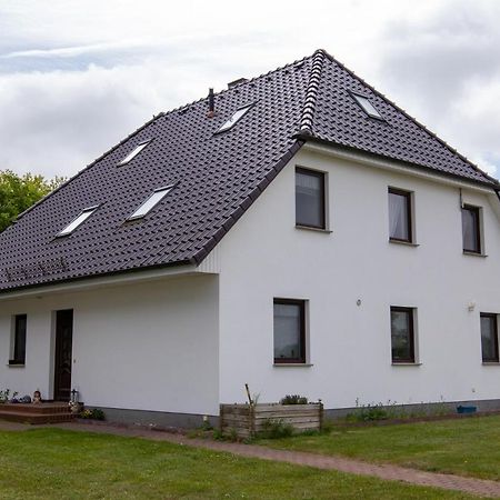 Urlaubs-Appartement Am Dorfrand Wieck Exteriör bild