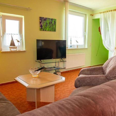 Urlaubs-Appartement Am Dorfrand Wieck Exteriör bild