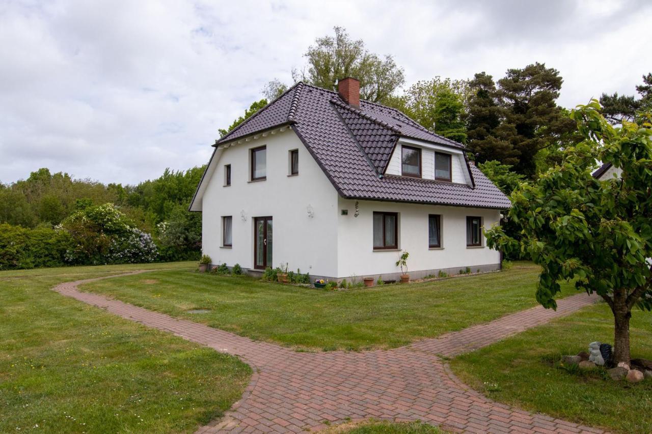 Urlaubs-Appartement Am Dorfrand Wieck Exteriör bild