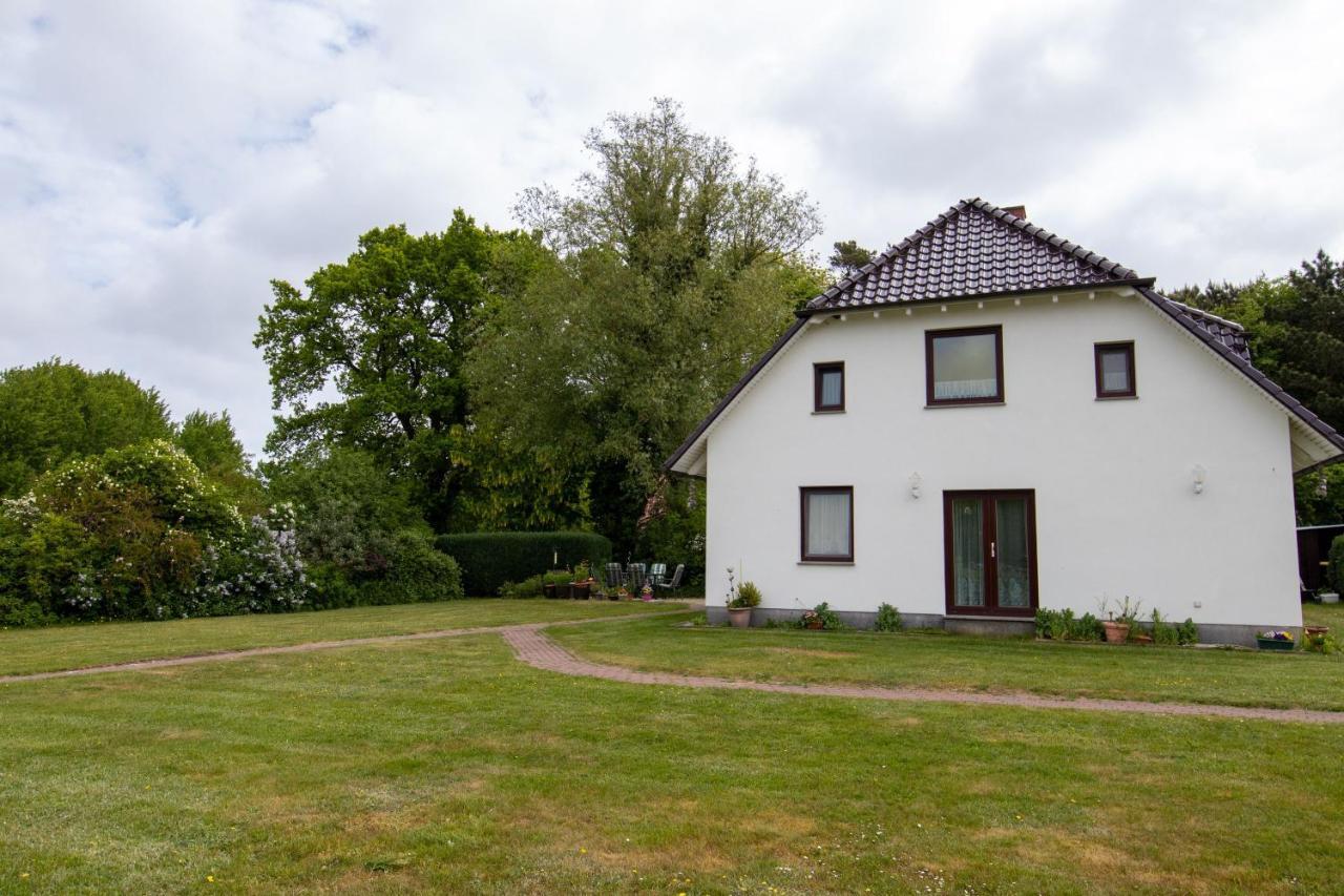 Urlaubs-Appartement Am Dorfrand Wieck Exteriör bild