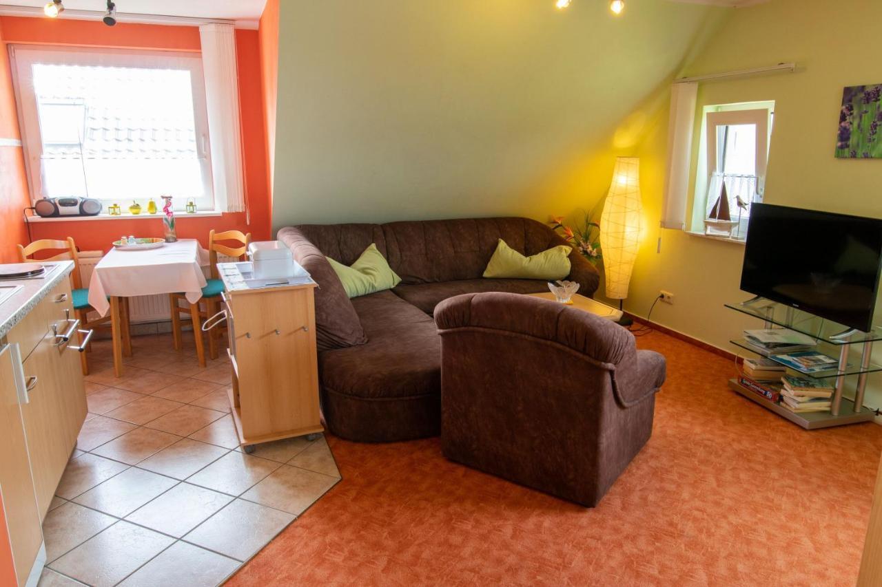 Urlaubs-Appartement Am Dorfrand Wieck Exteriör bild
