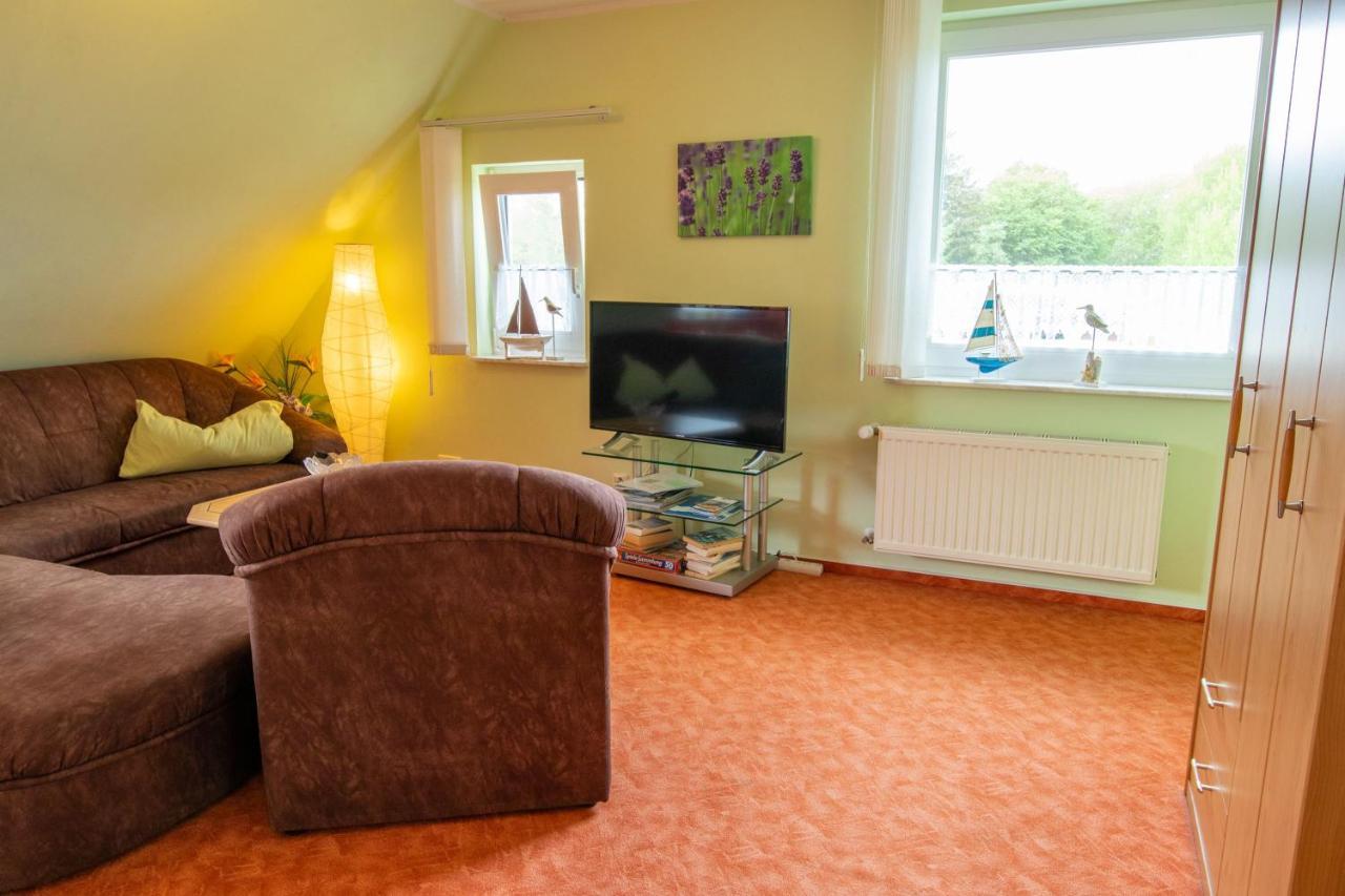 Urlaubs-Appartement Am Dorfrand Wieck Exteriör bild