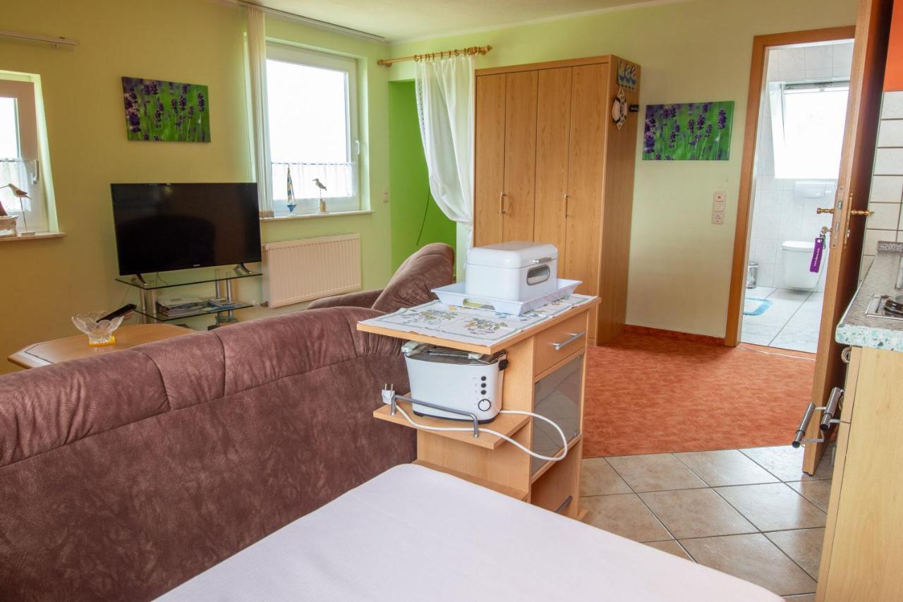 Urlaubs-Appartement Am Dorfrand Wieck Exteriör bild